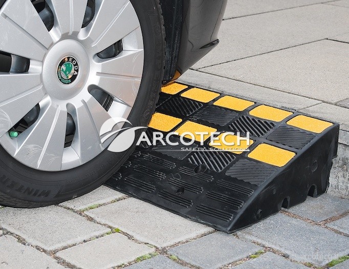 Rampa per marciapiedi in gomma - Arcotech Srl - Safety Solutions